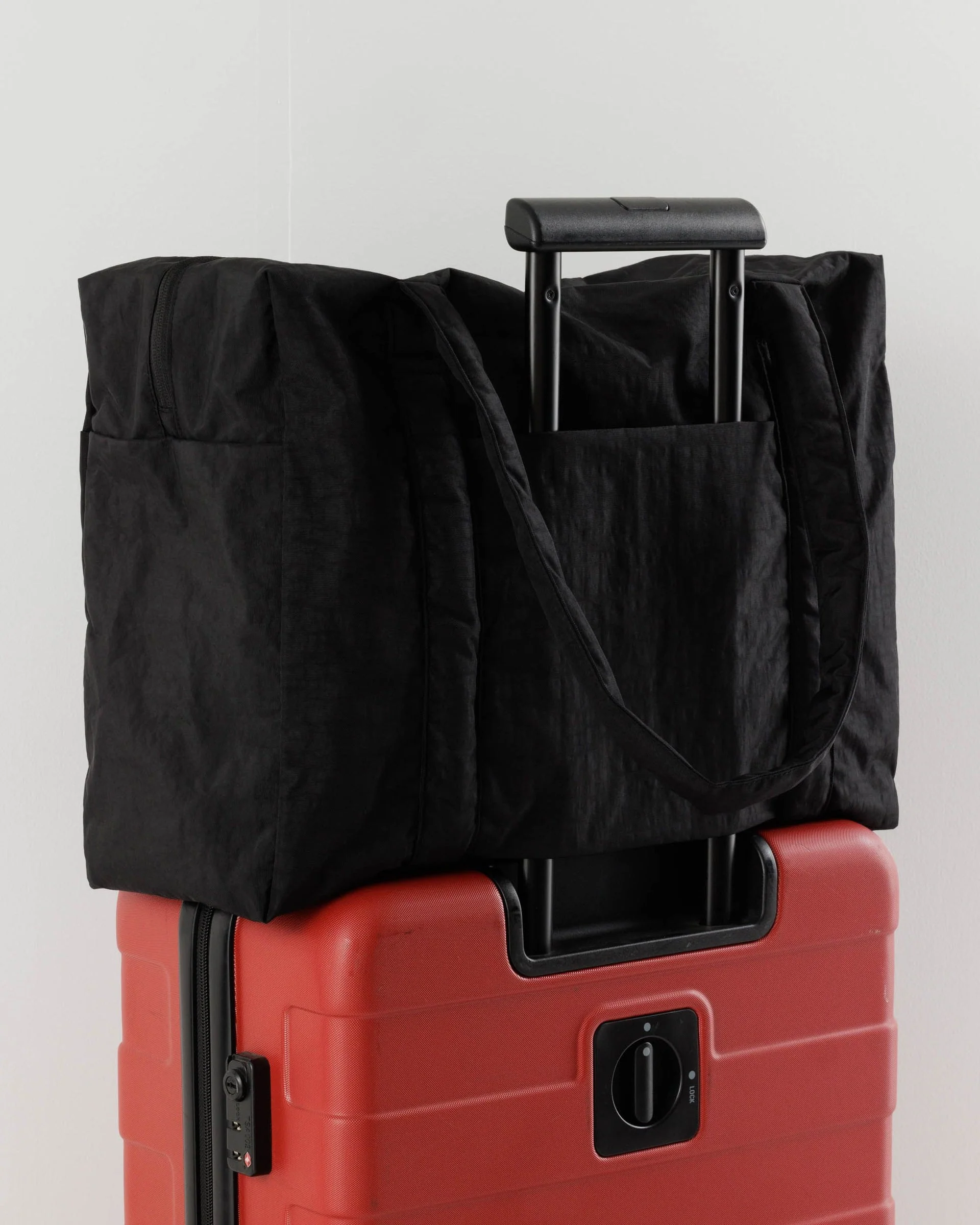 BAGGU Carry-On Cloud Bag with 2 Exterior Pockets - Recycled - Image 4