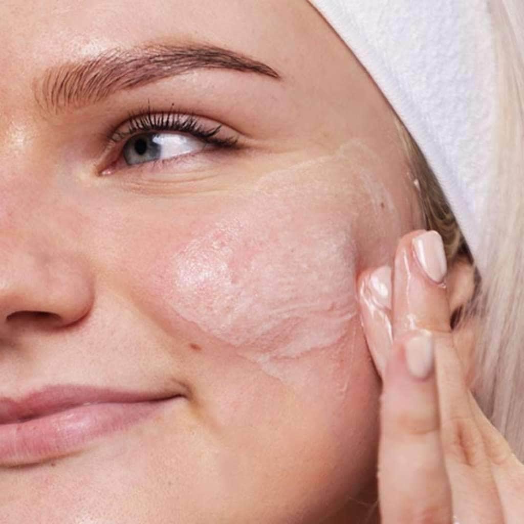 Evolve Beauty Detox Facial Wash - Image 3